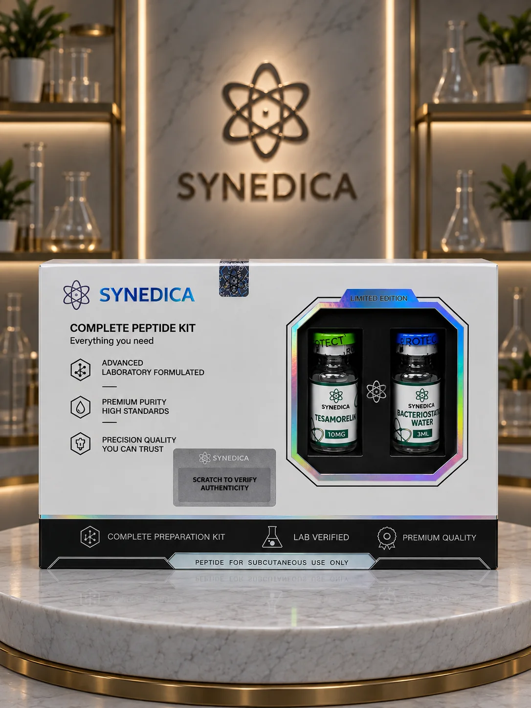 Coffret Synedica Tesamorelin photographié sur un présentoir
