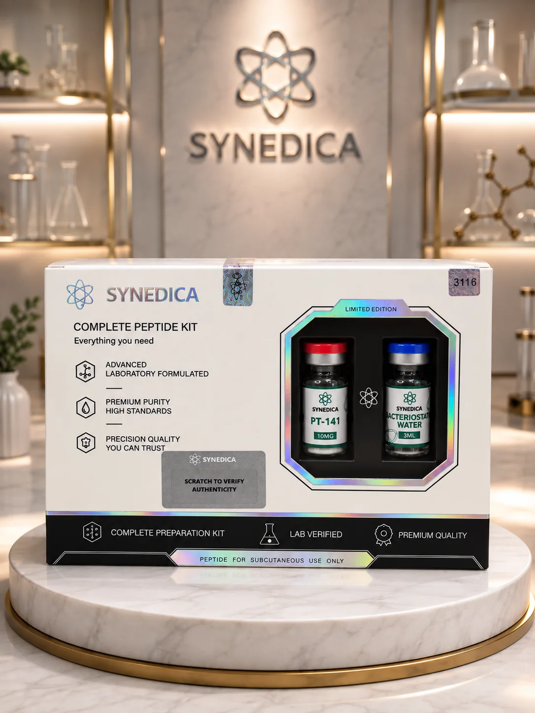 Coffret Synedica PT-141 photographié sur un présentoir
